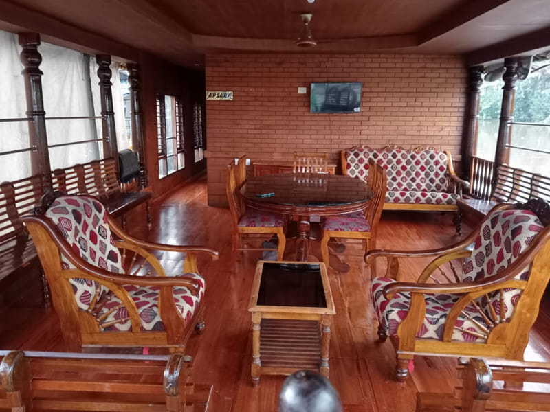 lake-vechoor-villas-kumarakom-kerala-riverside-view